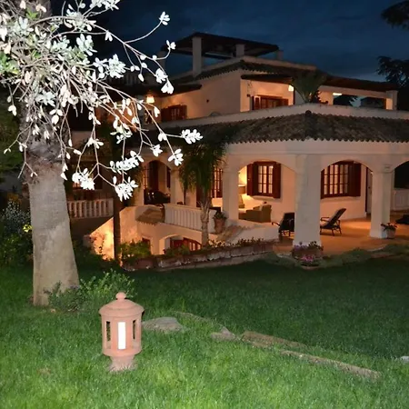 Ethnic Chic Resort 3*